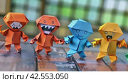 Origami monsters in a fun sharing gesture at art event. Стоковое AI-видео, аниматор Юрий Поздников / Фотобанк Лори