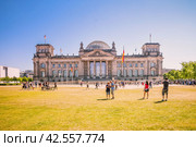 Здание Рейхстага в Берлине, Германия (2018 год). Редакционное фото, фотограф Наталья Филатова / Фотобанк Лори
