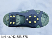 An accessory to improve grip of shoe soles on icy surfaces, studded shoe covers on rubber lining. Стоковое фото, фотограф Владимир Григорьев / Фотобанк Лори