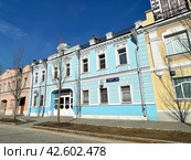 Историческое здание по адресу: Москва, улица Школьная, дом 47 в ансамбле Рогожской ямской слободы. Стоковое фото, фотограф Овчинникова Ирина / Фотобанк Лори