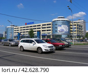 Многоэтажный паркинг. Пятиэтажное здание, построенное в 2004 году. Шоссе Энтузиастов, 59. Район Ивановское. Город Москва (2012 год). Редакционное фото, фотограф lana1501 / Фотобанк Лори