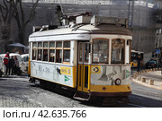 Португалия. Лиссабон, Улицы города в районе Алфама. Трамвай (2024 год). Стоковое фото, фотограф Ерохин Дмитрий Викторович / Фотобанк Лори