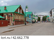 Улица Каюма Насыри. Старо-Татарская слобода. Летний дождливый день. Республика Татарстан. Казань. Россия (2023 год). Редакционное фото, фотограф Pukhov K / Фотобанк Лори