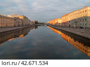 Утренняя набережная Фонтанки в Санкт-Петербурге. Вид с Семеновского моста (2010 год). Стоковое фото, фотограф Александр Алексеев / Фотобанк Лори