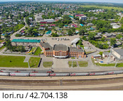 Вид с высоты на железнодорожный вокзал в Котельниче (аэросъемка 2021 года) Редакционное фото, фотограф Владислав Самошкин / Фотобанк Лори