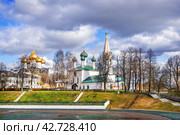 Успенский собор и Церковь Николы в Рубленом городе, Ярославль (2021 год). Стоковое фото, фотограф Baturina Yuliya / Фотобанк Лори
