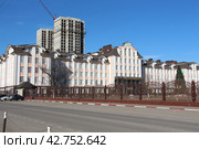 Грозный, Чечня. Здание 1-го корпуса Чеченского государственного университета (пединститут) на площади Борьбы (2024 год) Редакционное фото, фотограф хохрякова альбина накиповна / Фотобанк Лори