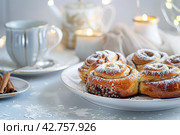 Cinnamon buns on a Scandi table. Image for cafe menu, Banner. Стоковое AI-изображение, AI-художник Ирина Ручушкина / Фотобанк Лори