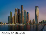 Nightlife in Dubai Marina. UAE. November 14, 2012. Стоковое фото, фотограф Олег Жуков / Фотобанк Лори