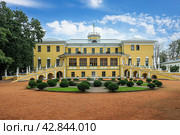 Governors House. Russia, Yaroslavl, August 15, 2021. Редакционное фото, фотограф Сергей Н / Фотобанк Лори