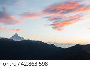 View of Mount Machapuchare (from Nepali meaning 'fishtail') from Poon Hill (3210 m) on sunrise, Annapurna Conservation Area, Himalaya, Nepal (2018 год). Стоковое фото, фотограф VittoriaChe / Фотобанк Лори