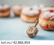 jewish holiday Hanukkah concept background (2018 год). Стоковое фото, фотограф Ольга Сергеева / Фотобанк Лори