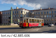 Ретро-трамвай МС-4 №2424, Египетский мост, Санкт-Петербург (2017 год). Редакционное фото, фотограф Алексей Иванов / Фотобанк Лори