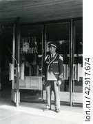 Швейцар у отеля Европа. Стоковое фото, фотограф Retro / Фотобанк Лори
