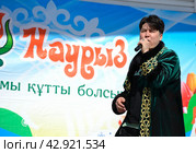 В праздник Наурыз, на сцене посёлка Аксу (2024 год). Редакционное фото, фотограф Владимир Абакумов / Фотобанк Лори