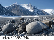 Antarctic dry valley landscape, area free of snow and ice in the otherwise ice-covered continent. Стоковое AI-изображение, AI-художник Евгений Харитонов / Фотобанк Лори