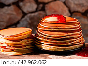 Pancakes With Jam Near The Owen AI Generated. Стоковое AI-изображение, AI-художник Андрей Скат / Фотобанк Лори