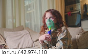 Sick girl making inhalation with nebulizer to reduce coughing, lying in bed at home, child taking medication while breathing in through face mask. Bronchitis and asthma treatments for children. Стоковое видео, видеограф Ольга Ильина / Фотобанк Лори