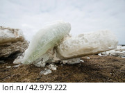 Огромные льдины на берегу. Весенний ледоход (2024 год). Стоковое фото, фотограф Яковлев Сергей / Фотобанк Лори