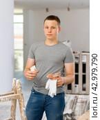 Teenage boy holding bunch of earned money for part-time work. Стоковое фото, фотограф Яков Филимонов / Фотобанк Лори