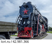 Паровоз с паросиловой установкой, использующей в качестве двигателя паровые двигатели. Советский магистральный пассажирский паровоз. Старинный железнодорожный транспорт. Перевозка грузов по железной дороге. Стоковое фото, фотограф Эдуард Белкин / Фотобанк Лори