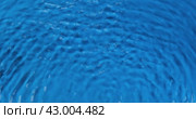 Волны на голубой воде, волнообразное движение воды. Вертикальное движение. Линии ряби. Вид сверху. Текстура воды. Waves in blue water, wavy movement of water. Vertical motion. Ripple lines. Top view. Стоковое видео, видеограф Александр Собко / Фотобанк Лори