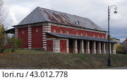 Верхний провиантский склад, Нижний Тагил, проспект Ленина, 1А (2022 год). Редакционное фото, фотограф Алексей Иванов / Фотобанк Лори