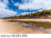 Обмелевшее побережье Обского водохранилища после сброса воды. Бердск. Новосибирская область. Западная Сибирь. Апрель. Стоковое фото, фотограф Евгений Мухортов / Фотобанк Лори