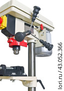 Сверлильный станок на белом фоне. Drilling Bench Press isolated on white background. Стоковое фото, фотограф Татьяна Д / Фотобанк Лори