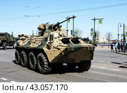 Бронетранспортер БТР-82АМ, на фоне Петропавловской крепости, едет на репетицию парада 9 мая. Санкт-Петербург (2024 год). Стоковое фото, фотограф Сергей Афанасьев / Фотобанк Лори