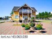 Роскошный двухэтажный загородный дом (2016 год). Стоковое фото, фотограф Александр Тараканов / Фотобанк Лори