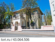 Музей-квартира А. М. Горького (Особняк С. П. Рябушинского). Солнечный весенний день. Улица Малая Никитская. Москва (2024 год). Редакционное фото, фотограф E. O. / Фотобанк Лори