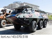 Выставка трофейной военной техники на Поклонной горе в Москве. Бронетранспортер БТР ХА-180 [БТР XA-185], производитель Финляндия (2024 год). Редакционное фото, фотограф Наталья Волкова / Фотобанк Лори