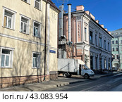 Москва, Большой Сухаревский переулок, дома 25 строение 1 и 2 весной. Стоковое фото, фотограф Овчинникова Ирина / Фотобанк Лори
