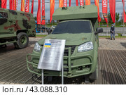Трофейный санитарный автомобиль Богдан-2251 (украина). Выставка трофейного вооружения и военной техники, захваченной российскими военными в ходе спецоперации. Парк Победы на Поклонной горе, Москва (2024 год). Редакционное фото, фотограф Pukhov K / Фотобанк Лори