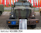 Трофейный защищенный автомобиль International MaxxPro plus (сша). Выставка трофейного вооружения и военной техники, захваченной российскими военными в ходе спецоперации. Парк Победы на Поклонной горе, Москва (2024 год). Редакционное фото, фотограф Pukhov K / Фотобанк Лори
