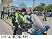 Turkish police officers wearing face masks to protect against coronavirus prepare to ensure safety of citizens at rally in Antalya, Turkey. (2021 год). Редакционное фото, фотограф Владимир Григорьев / Фотобанк Лори
