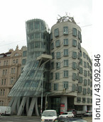 Чешская Республика. Прага. Знаменитый Танцующий дом (2004 год). Стоковое фото, фотограф Ерохин Дмитрий Викторович / Фотобанк Лори