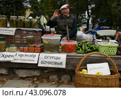 Приветливый продавец (2023 год). Редакционное фото, фотограф Юлия Андреева / Фотобанк Лори