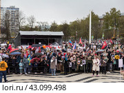 Митинг участников общественного движения "Марш Бессмертного полка" в память о 26 миллионах соотечественников, погибших в Великой Отечественной войне. Мытищи, Московская область, Россия (2022 год). Редакционное фото, фотограф Наталья Волкова / Фотобанк Лори