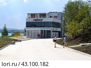 Город Нижний Тагил. Бар-ресторан "NeBar" (2016 год). Редакционное фото, фотограф Александр Тараканов / Фотобанк Лори