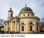 Россия. Москва. Скорбященская церковь на Большой Ордынке (2022 год). Редакционное фото, фотограф Литвяк Игорь / Фотобанк Лори