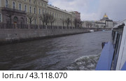 A pleasure excursion boat passes along the Moika River towards St. Isaac's Square. View from the port side. Russia. St. Petersburg. 05/08/2024. Редакционное видео, видеограф Ярославский Максим / Фотобанк Лори