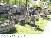 Moscow, Russia, May 3, 2024, Donskoy Monastery and Donskoye Cemetery in Moscow. Редакционное фото, фотограф Александр Поташев / Фотобанк Лори