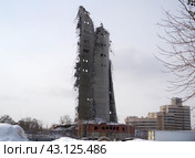 Екатеринбургская телебашня в процессе сноса, Екатеринбург (2018 год). Стоковое фото, фотограф Алексей Иванов / Фотобанк Лори