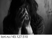 Женщина в горе. Стоковое AI-изображение, AI-художник Щеголева Ольга / Фотобанк Лори