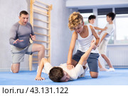 Teens practicing armlock in training bout during self defence course. Стоковое фото, фотограф Яков Филимонов / Фотобанк Лори