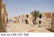 Dwellings in village of Berbers. Gsar of Hadada, Tatahouine. (2024 год). Редакционное фото, фотограф Яков Филимонов / Фотобанк Лори