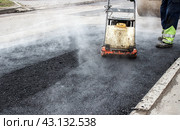 Asphalt rammer. laying the road surface. Стоковое фото, фотограф Радомир Тарасов / Фотобанк Лори
