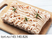 Minced chicken on a cutting Board with spices and lime. White table copy space. Стоковое фото, фотограф Глущенко Елена / Фотобанк Лори